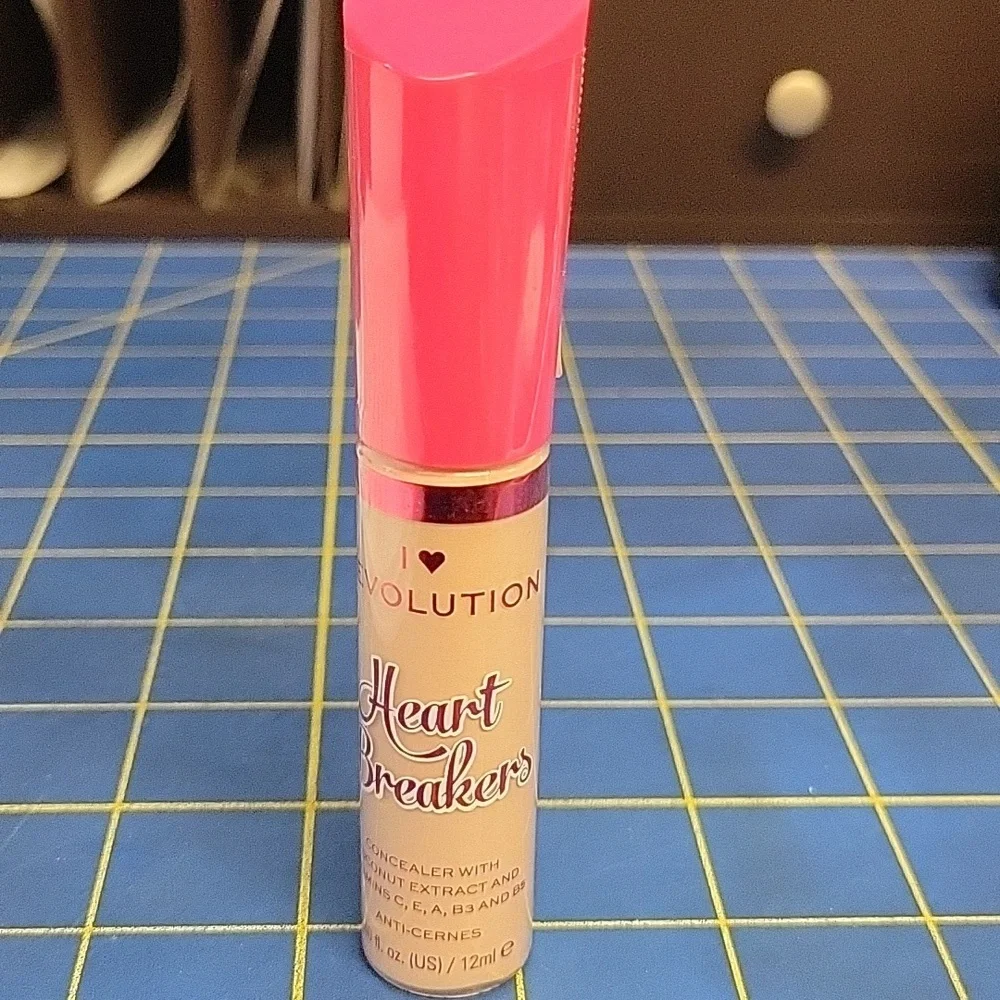 I ❤️ Revolution Heart Breaker Concealer 12ml Custard New